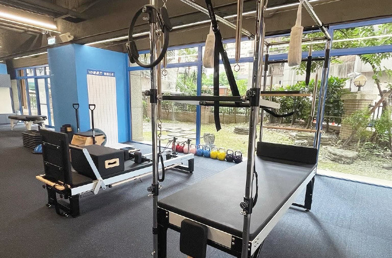 汐止中興商圈,深層肌肉力量訓練,安全,核心肌群,特定肌肉,核心發力,器械皮拉提斯器械訓練,核心床Reformer,鞦韆床Trapeze Table,萬能椅Chair,梯桶Ladder Barrel