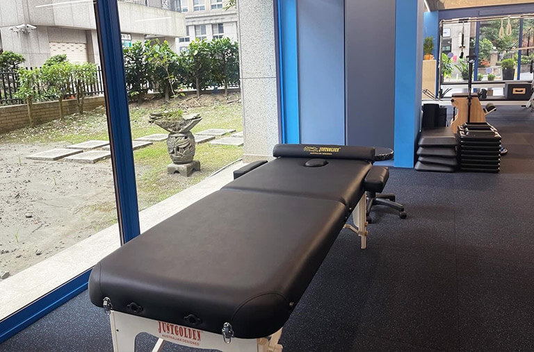 汐止中興商圈,健身房,教練,教練課,拳擊,trx,vipr,壺鈴,滑盤,調整訓練,筋膜放鬆,康復運動,疼痛管理,筋膜刀,巫毒帶,鬆動槍,無痛筋膜放鬆,關節鬆動術