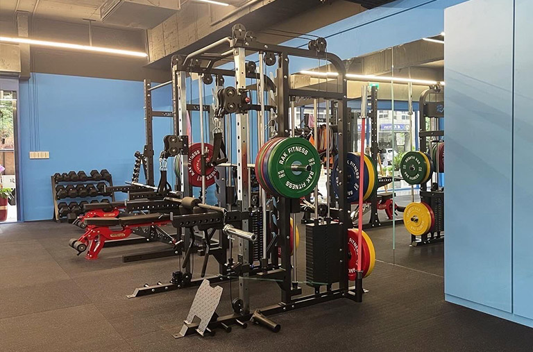 汐止中興商圈,健身房,教練,教練課,重量訓練區,體態矯正,肌力平衡,增肌,減脂,安全,核心肌群,特定肌肉,核心發力