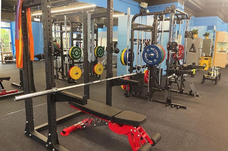 汐止中興商圈,健身房,教練,教練課,重量訓練區,體態矯正,肌力平衡,增肌,減脂,安全,核心肌群,特定肌肉,核心發力